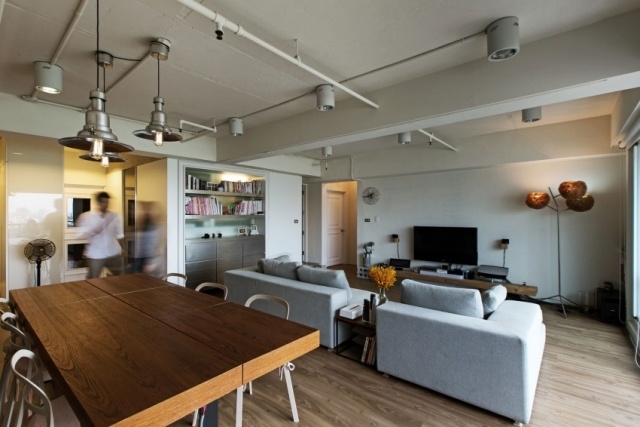 piso laminado-industrial-chique-móveis-apartamento-com-varanda