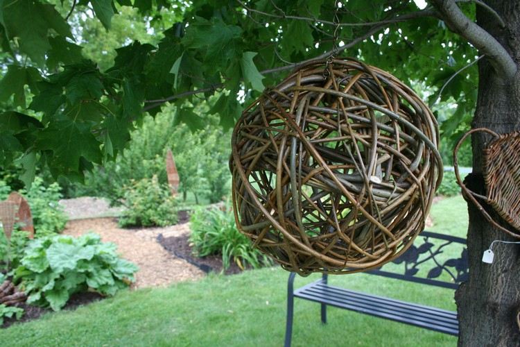 jardim-escultura-bola-árvore-salgueiro-rod