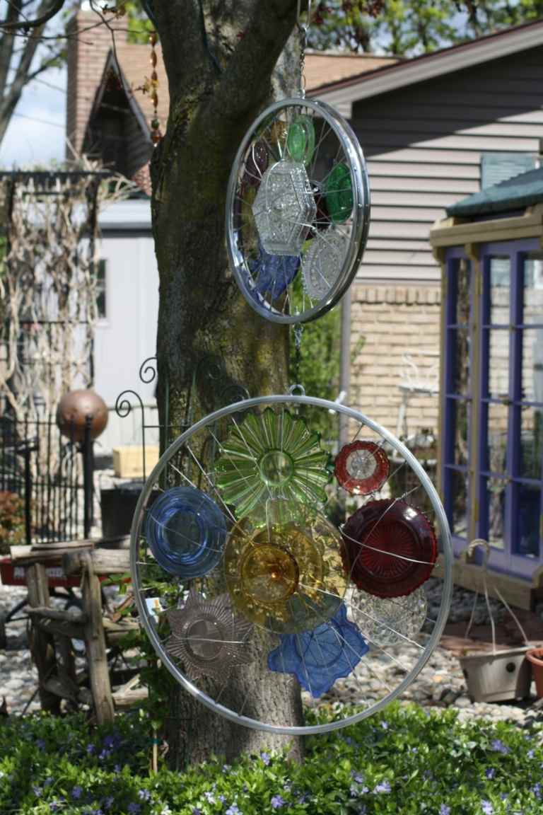 idéias criativas de jardim placa de vidro com raios de pneu decoração colorida