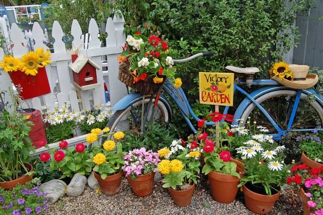 Vasos de flores, planta de bicicleta, alimentador de pássaros