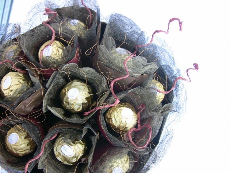 outono-decoração-ideias-bouquet-pralines-brown-tinker-gold-bag-tulip