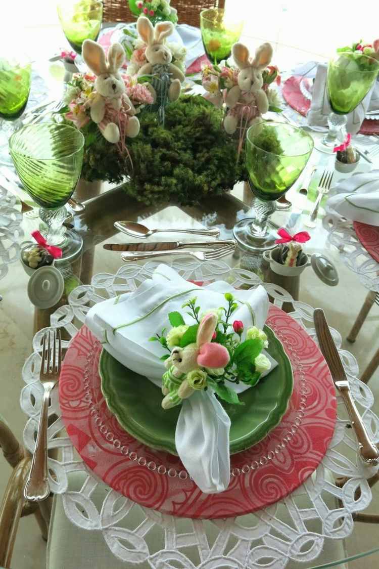 Páscoa decoração de mesa decoração-idéia-prato-rosa-verde-copos-guardanapo-anel-flores