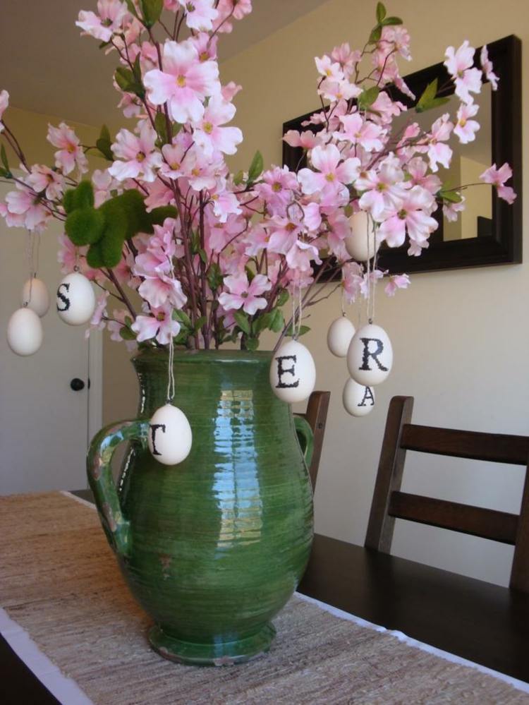 Páscoa-decoração-páscoa-buquê-ideia-rosa-flores-galhos-verde-vaso-ovos de páscoa