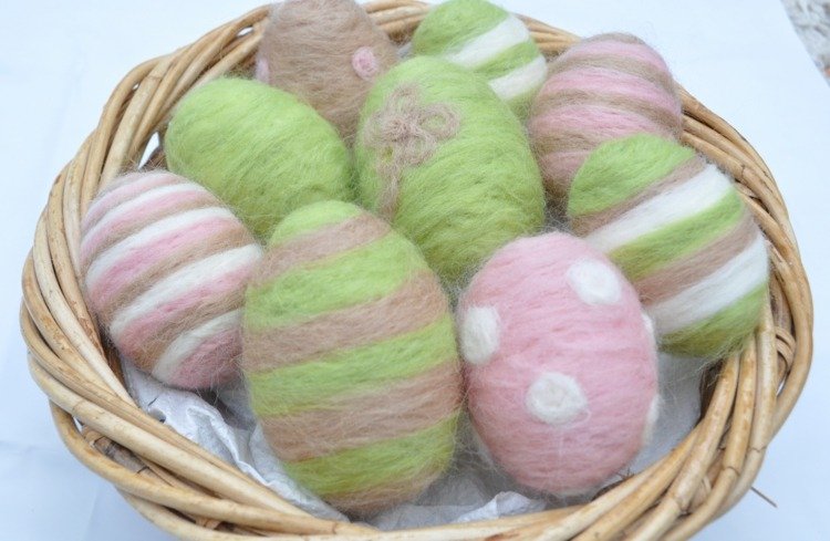 Decoração de Páscoa ninho-cesta-páscoa-ovos-feltro-verde-rosa-branco