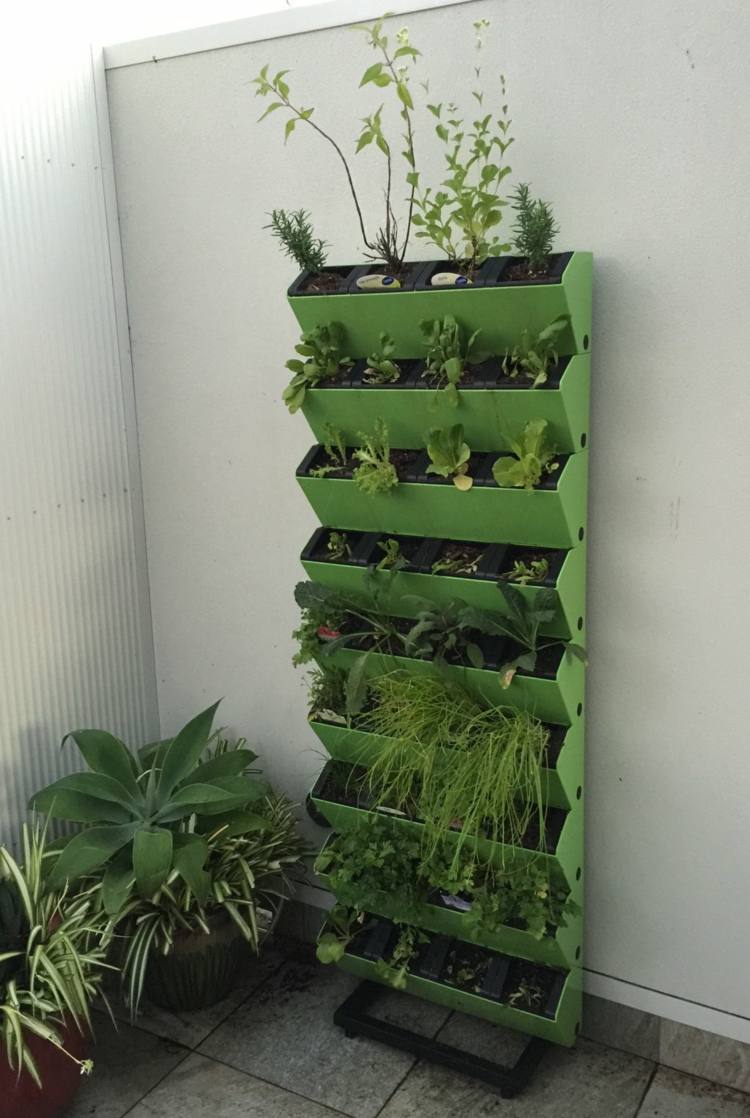 jardim-vegetal-criar-vertical-caixa-flor-caixa-parede-varanda de metal