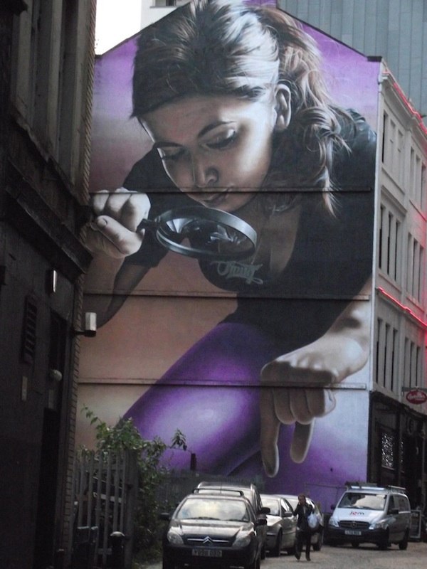 Arte de rua com design de parede em Glasgow