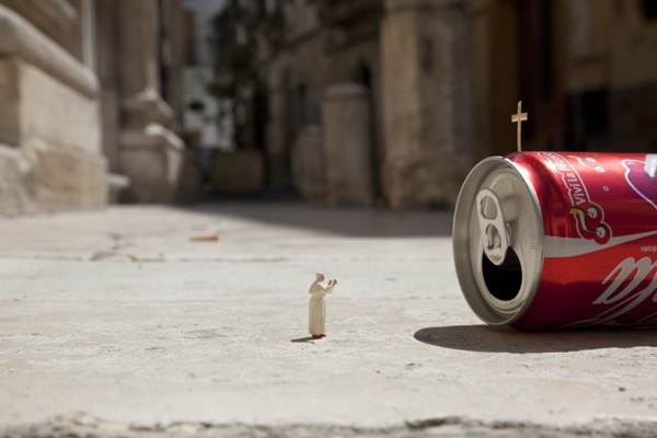 Arte de rua com cores ousadas Coca-Cola Can