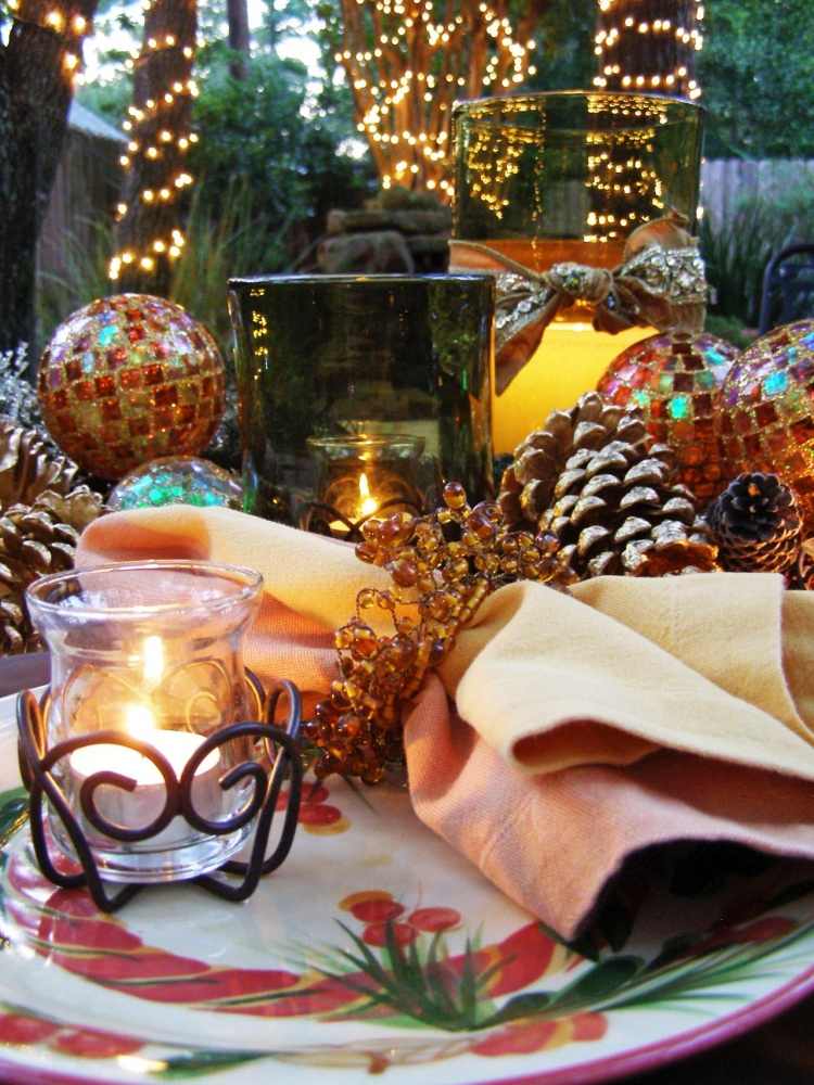 decoração de mesa-natal-faça-você-mesmo-cones-velas-linda-decorar-luzes ao ar livre