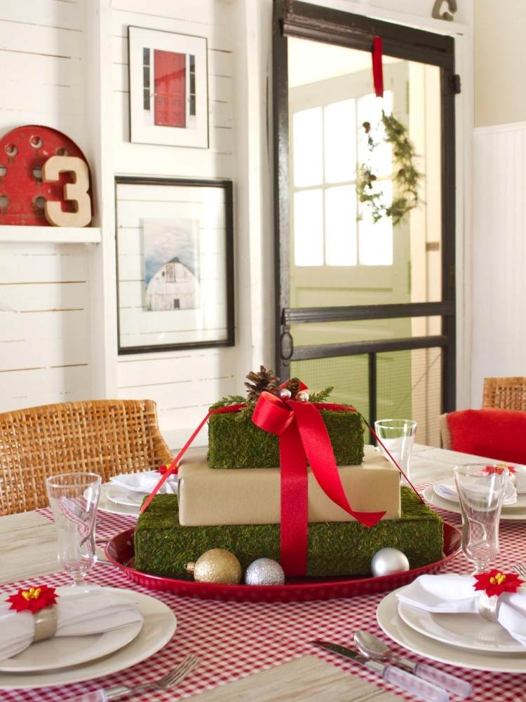 mesa-decoração-natal-faça-você-mesmo-presentes-bandeja-vermelho-bolas-de-natal-toalha de mesa-xadrez