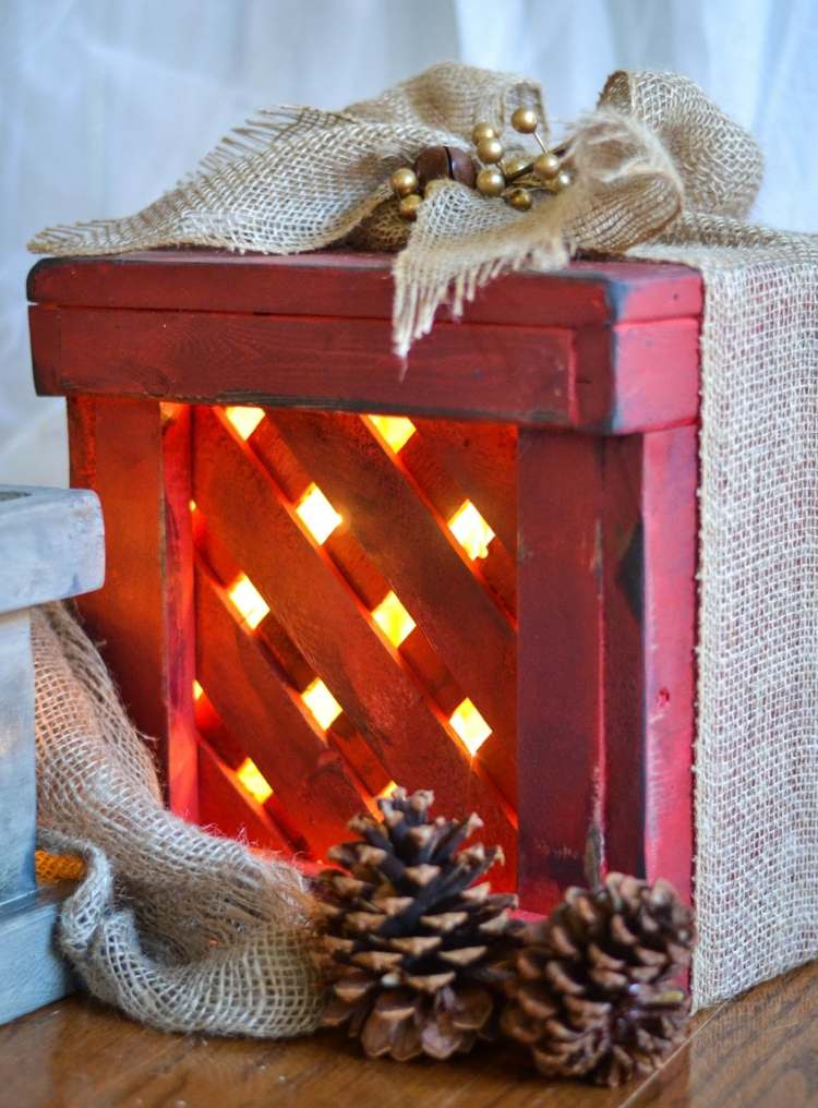 Decoração de Natal, ideia de lanterna de madeira, presente, pinhas, linho