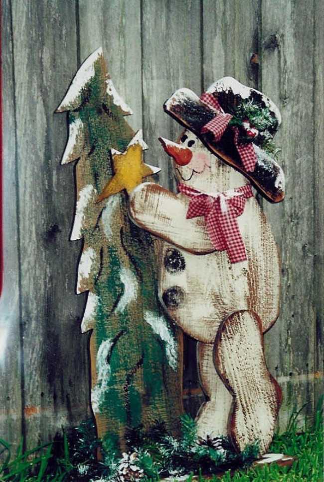 Idéias-criativas-para-decorações-de-Natal-boneco de neve-abeto-árvore-feita-de-madeira-pintada-com-cores