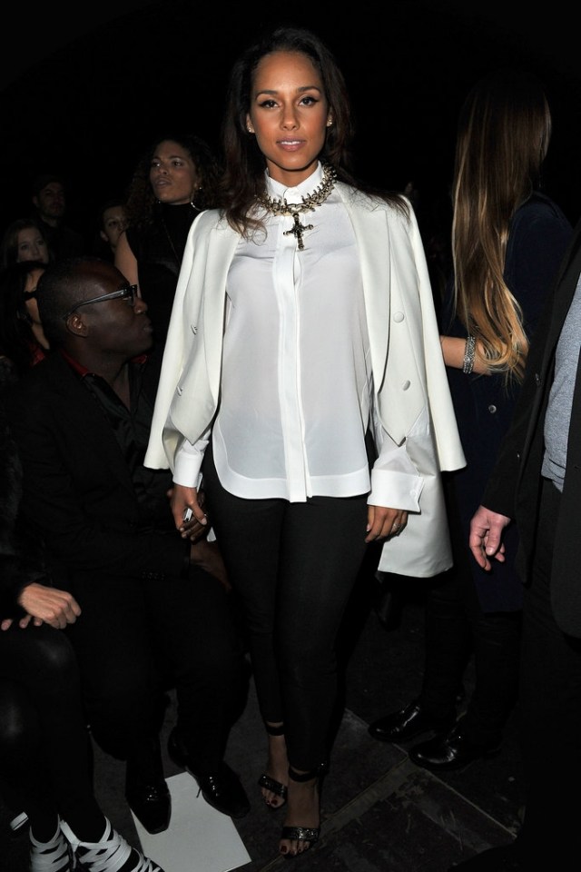 Alicia Keys joias inverno cruz pingente Givenchy