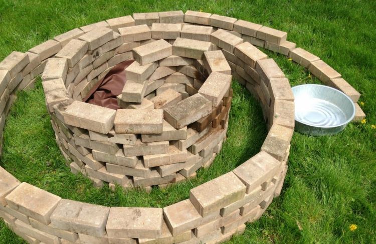 erva-espiral-edifício-tijolo-tijolo-ideia-canteiro de jardim