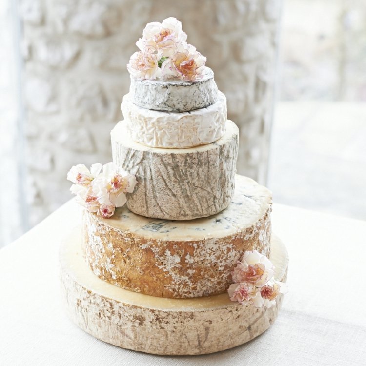 Bolo de queijo rústico de casamento com flores rosa