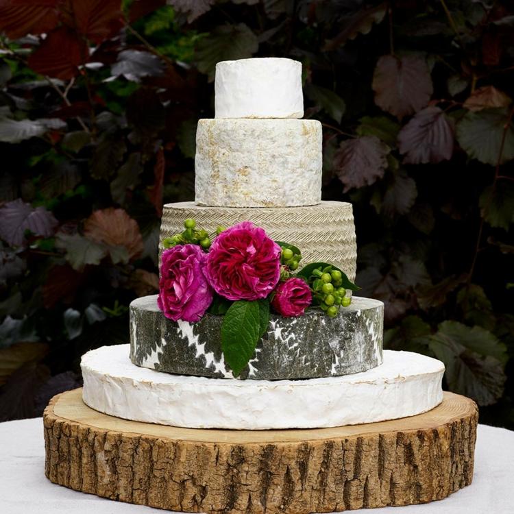 Alternativa ao clássico bolo de casamento com qualquer tipo de queijo