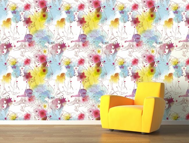 Flores de papel de parede com rostos femininos