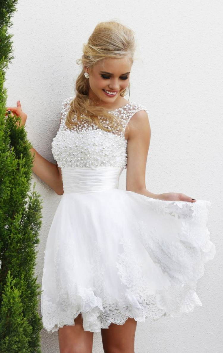 vestidos de noiva curtos com bordado de contas e penteado meio aberto