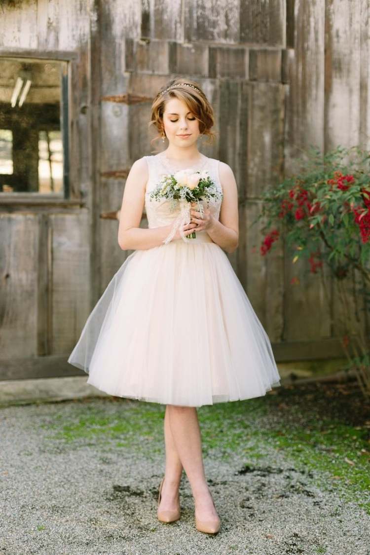vestidos de noiva curtos ideias-vestido de noiva-bouquet de noiva-sapatos elegantes