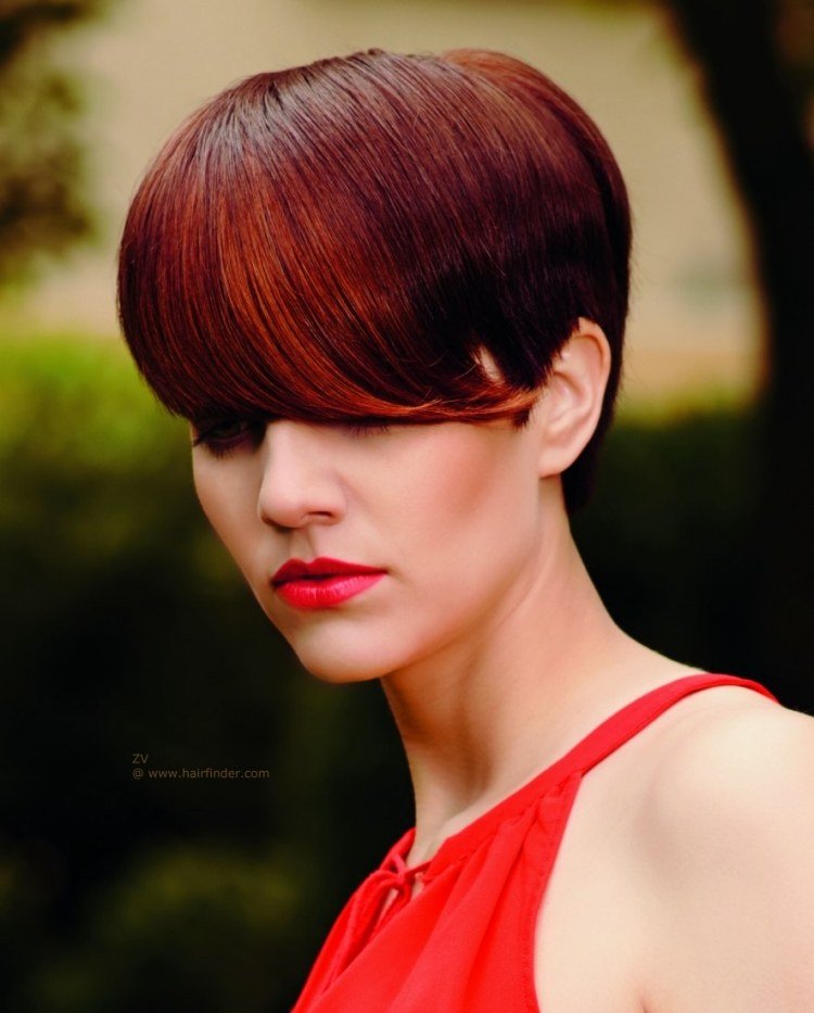 Cabelo curto-penteado-vermelho-extravagante-elegante-batom-top-straehnchen