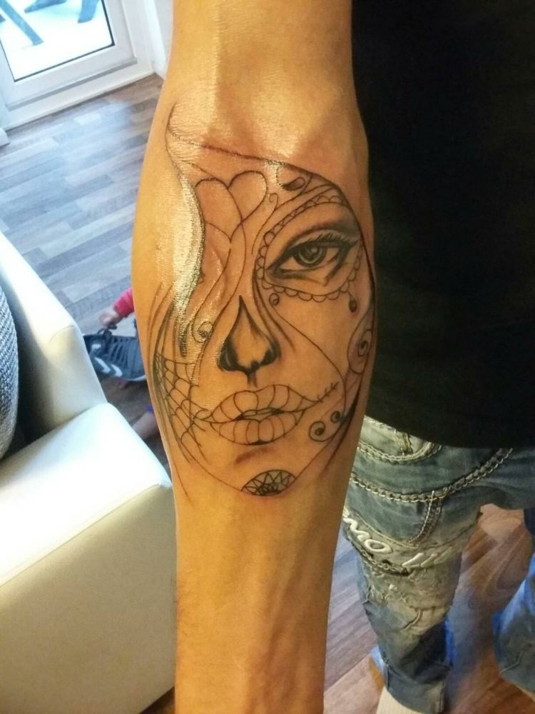Modelo de tatuagem La Catrina antebraço design de tatuagem mulheres tendências de tatuagem