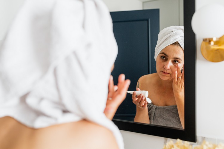 Tratamento de dicas de acne Produtos de cuidado La Roche-Posay para peles sensíveis