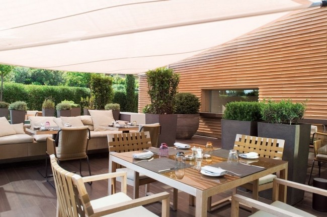 Restaurante La Réserve Ramatuelle Design externo com proteção solar