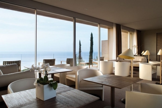 La Réserve Ramatuelle área de estar com design de interiores