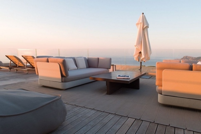 La Réserve Ramatuelle móveis de terraço com design de interiores ao ar livre