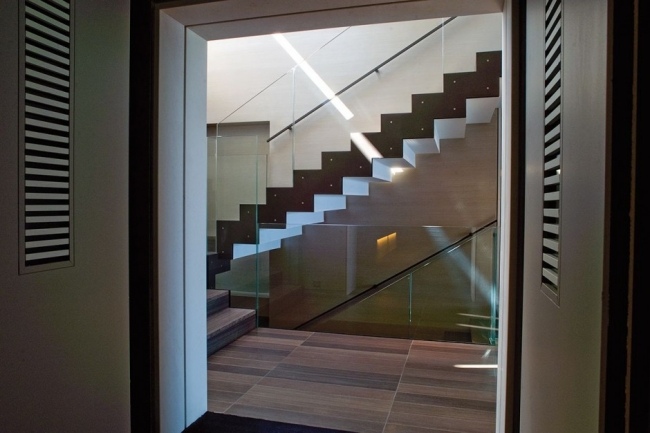 hotel-interior-design-natural-materiais-escadas