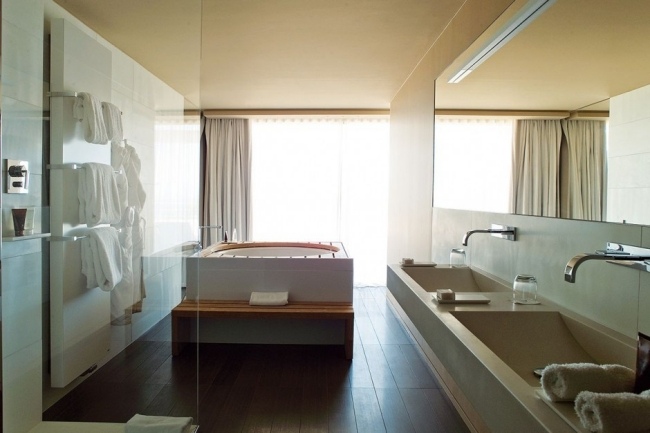 banheiro-hotel-spa-atmosfera-piso de tábuas de madeira