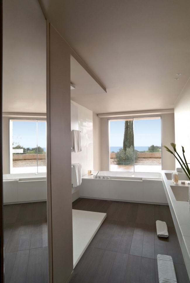 banheiro-design-luz-relaxado-La-Réserve-Ramatuelle-resort