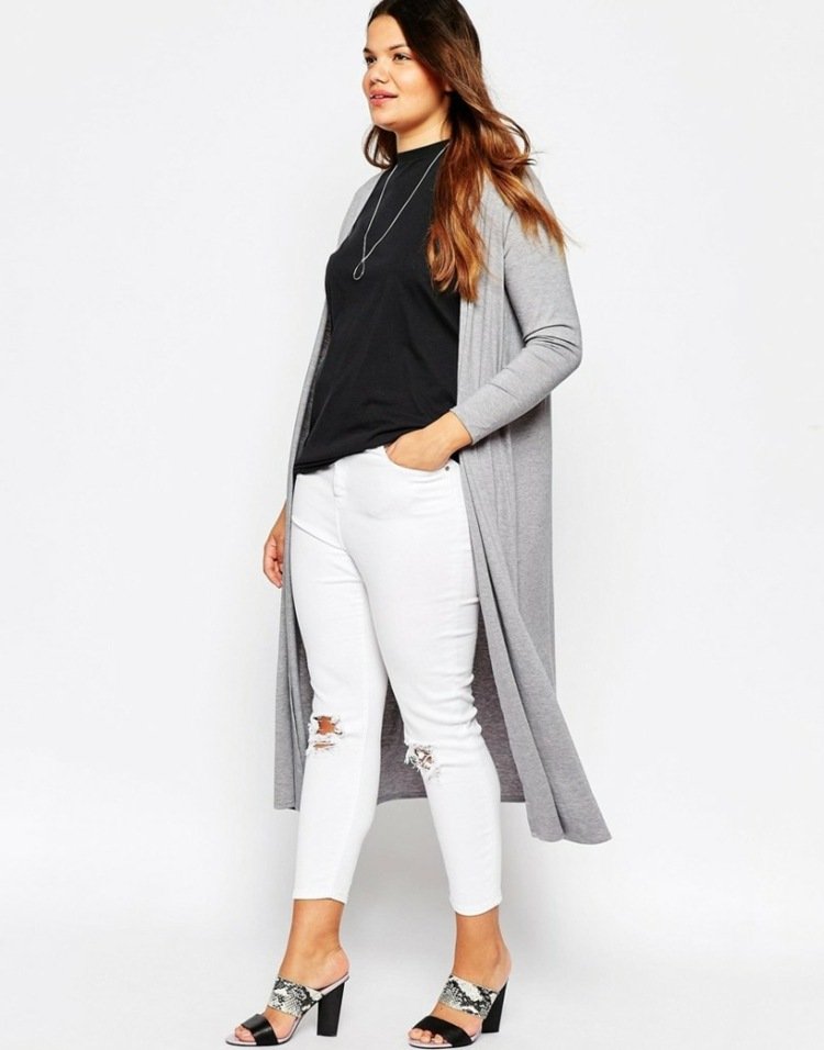 Lagen-look-fashion-big-size-long-grey-cardigan-white-jeans-rasgado-camisa-sandália-salto-aberto