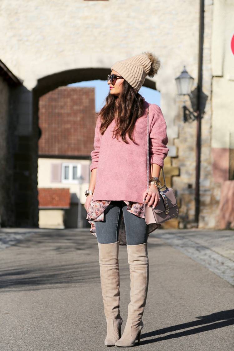 Lagen-look-fashion-spring-layering-past-tons-long-shirt-taupe-overknee-boots-dark pink-pulliover-ombro-bag-tricot-hat