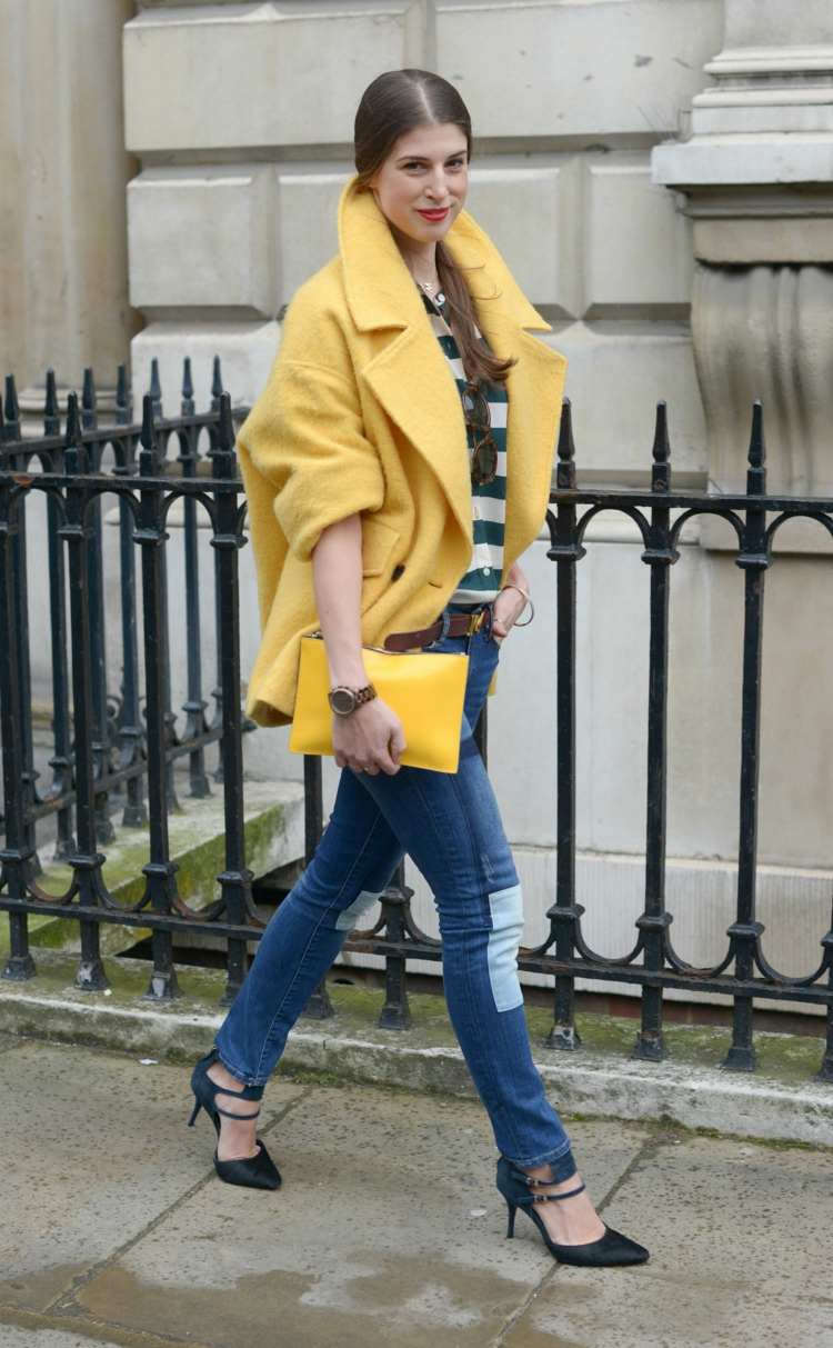 Lagen-look-fashion-outfit-layer-amarelo-casaco-jeans-aplicações-blusa-listrada-bolsa de festa