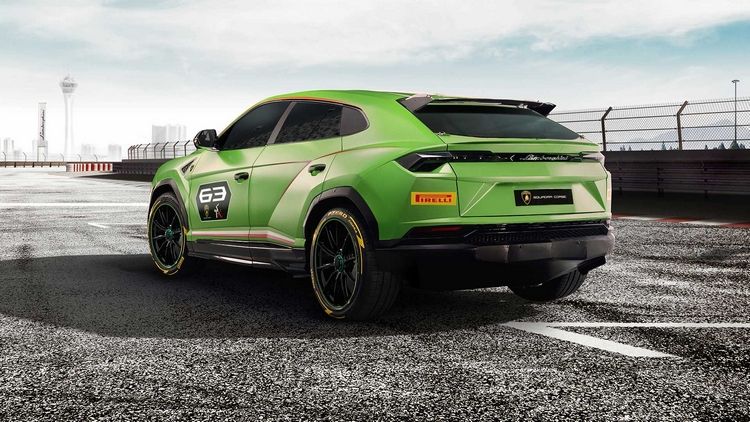 traseira do lamborghini-urus-st-x com pneus pirelli, rodas de liga leve de alumínio na cor preta