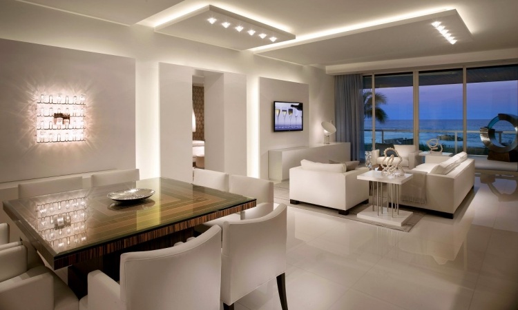 lâmpadas-luzes-design-sala-elegante-branco-luxo-panorama-janela-vista para o mar