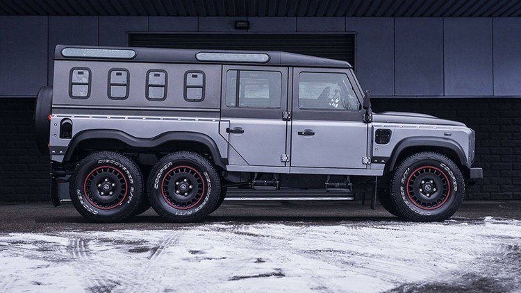 Land rover defensor com nove assentos offroader suv com seis rodas e três eixos vista lateral