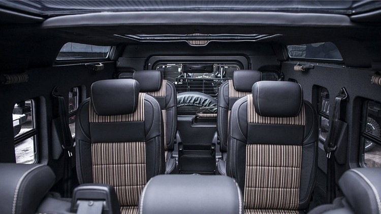 luxuoso off-roader land rover defender edição 2018 da empresa de caminhões chelsea