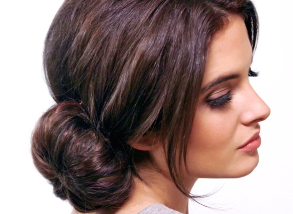 morena-penteado-penteado-cabelo-comprido-comprido-perfeito