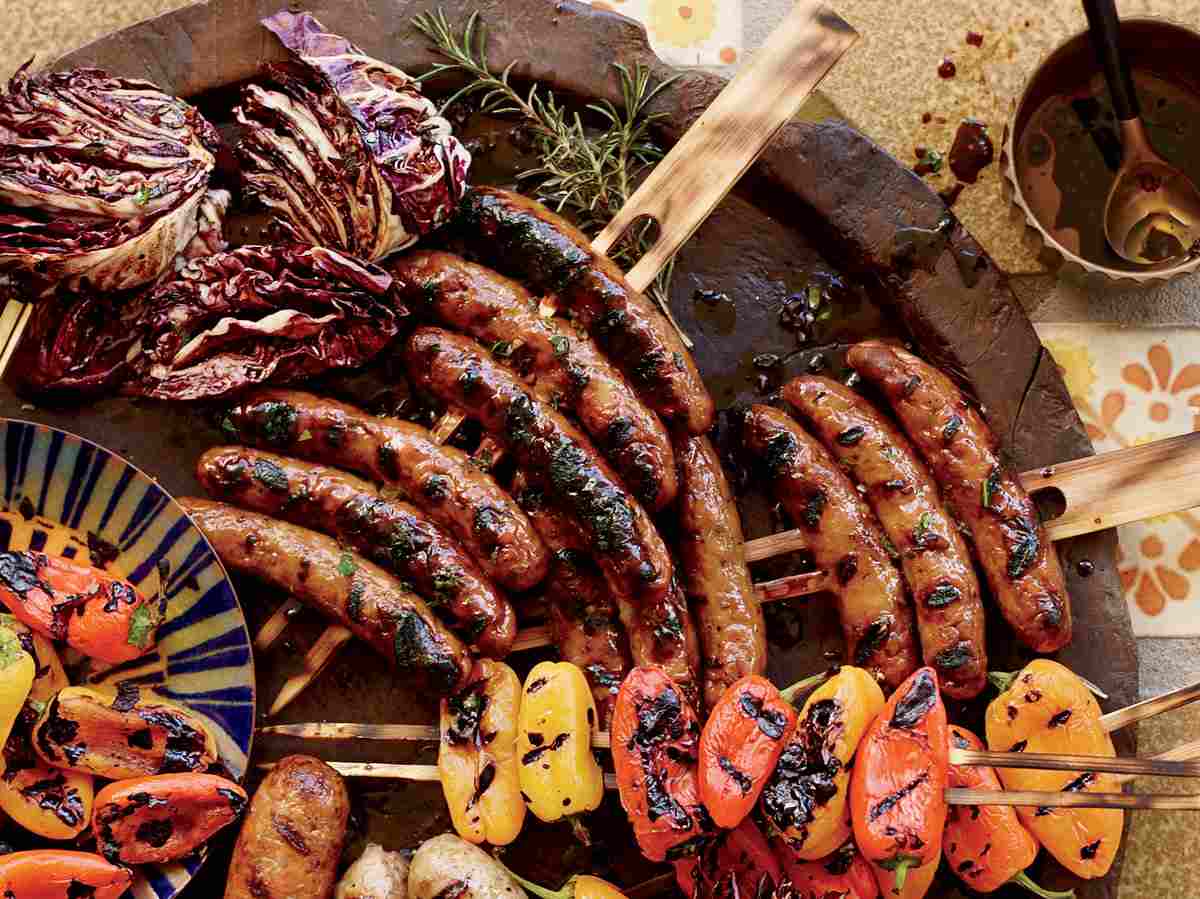 Bratwurst Low Carb contém carboidratos de salsicha para perda de peso saudável