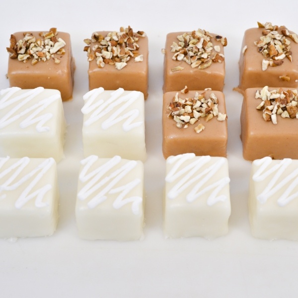 Receita de sobremesa com praliné de amêndoa - cobertura de chocolate Petit Four