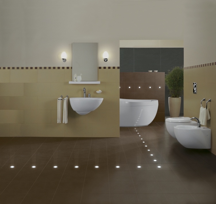 led-telhas-iluminação indireta-banheiro-marrom-ocre-cor-pia-bidê-toalete-banheira
