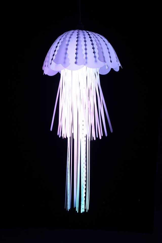 Luminária em forma de medusa Luminária pendente flutuando na água
