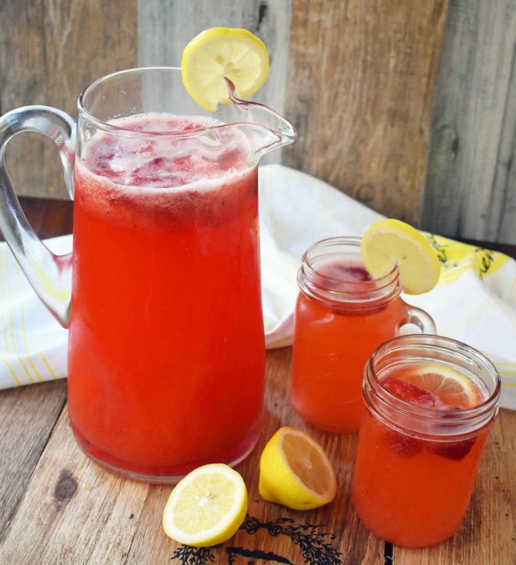 bebida gelada com morango-melancia-limão