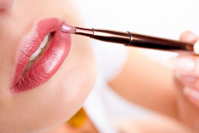 maquiagem lábios aplique pincel labial rosa pérola gloss