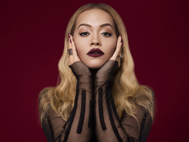 batom bordô fosco maquiagem sutil para os olhos rita ora