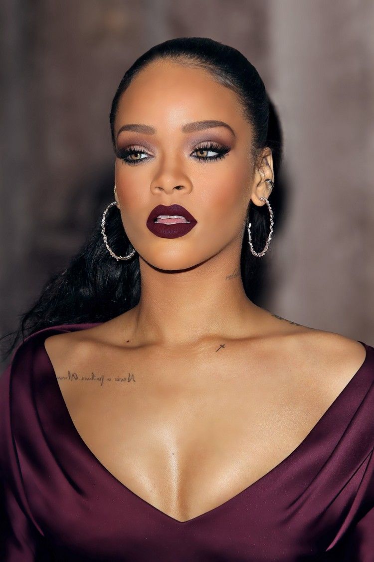 batom vermelho escuro fosco bordeaux rihanna