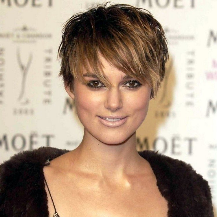 Long Pixie Cut 2021 Celebridades com Cabelo Curto Imagens