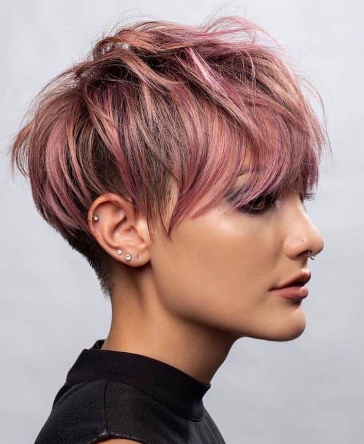 Tendências de cabelo verão 2021 penteado longo com corte Pixie