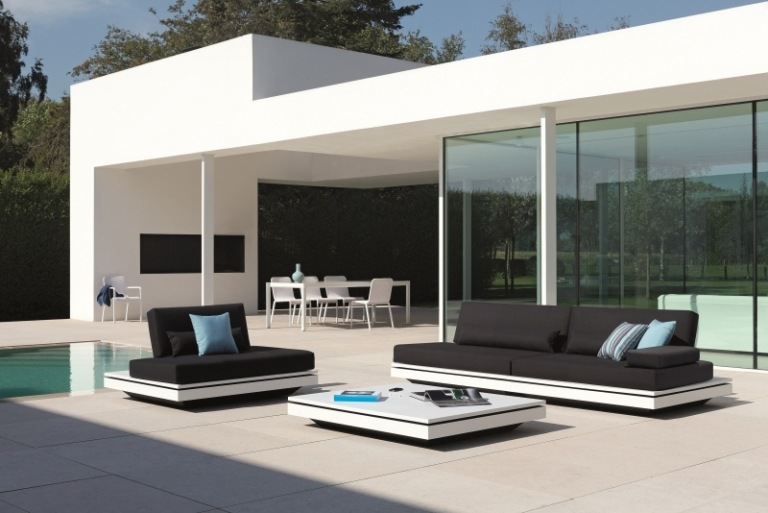 Móveis de jardim lounge, espreguiçadeira preta, mesa de madeira branca